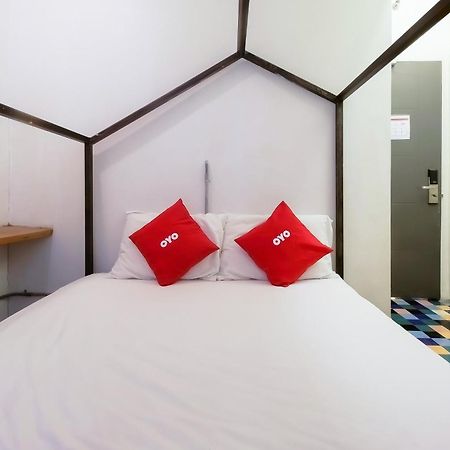 Spot On Junction Hostel Makati City Екстер'єр фото