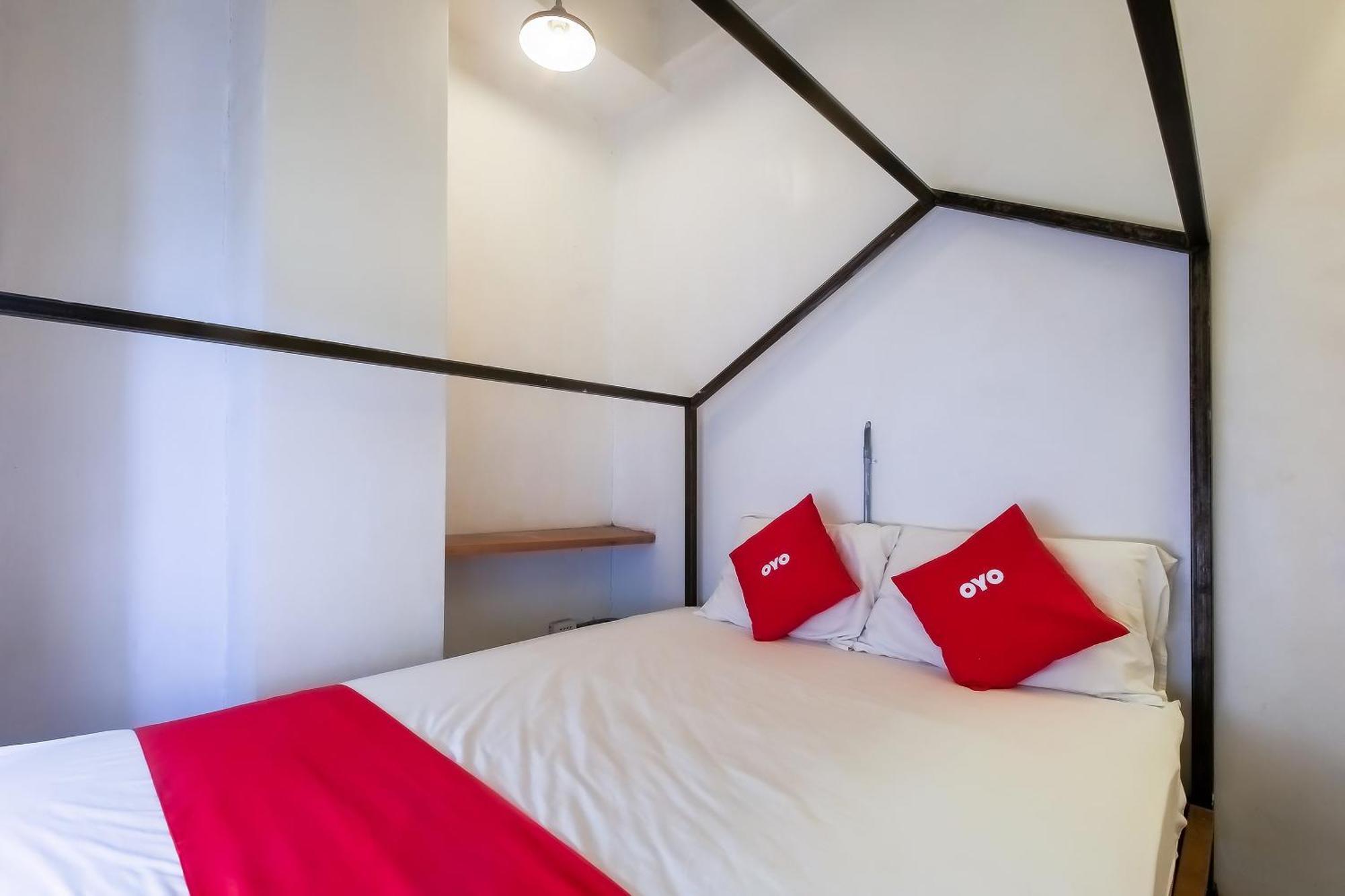 Spot On Junction Hostel Makati City Екстер'єр фото