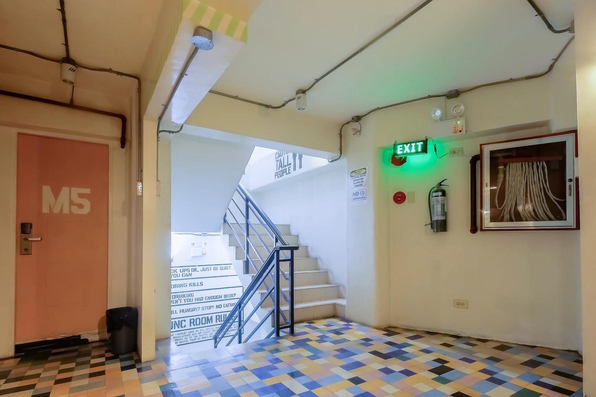 Spot On Junction Hostel Makati City Екстер'єр фото