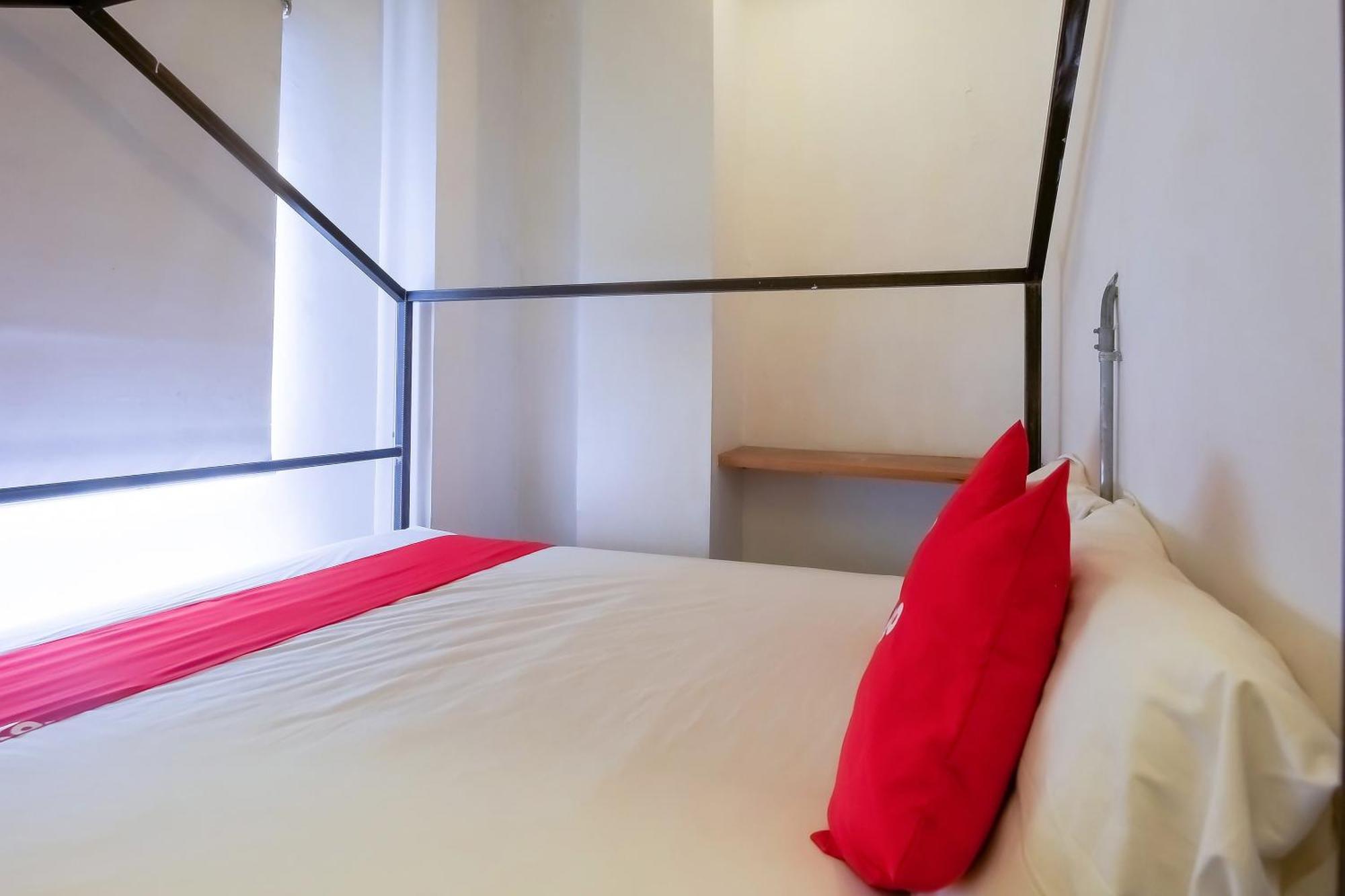 Spot On Junction Hostel Makati City Екстер'єр фото