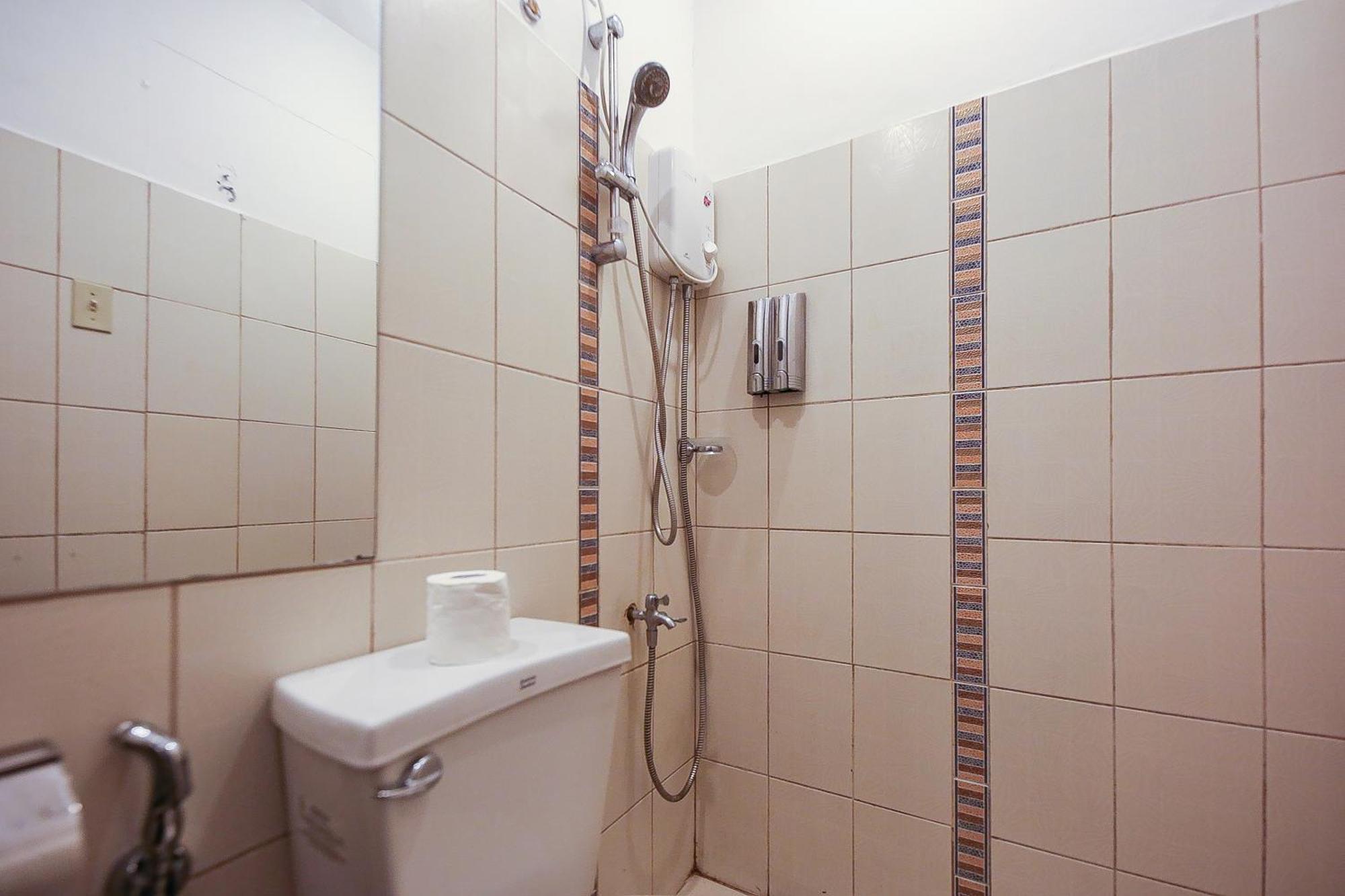 Spot On Junction Hostel Makati City Екстер'єр фото