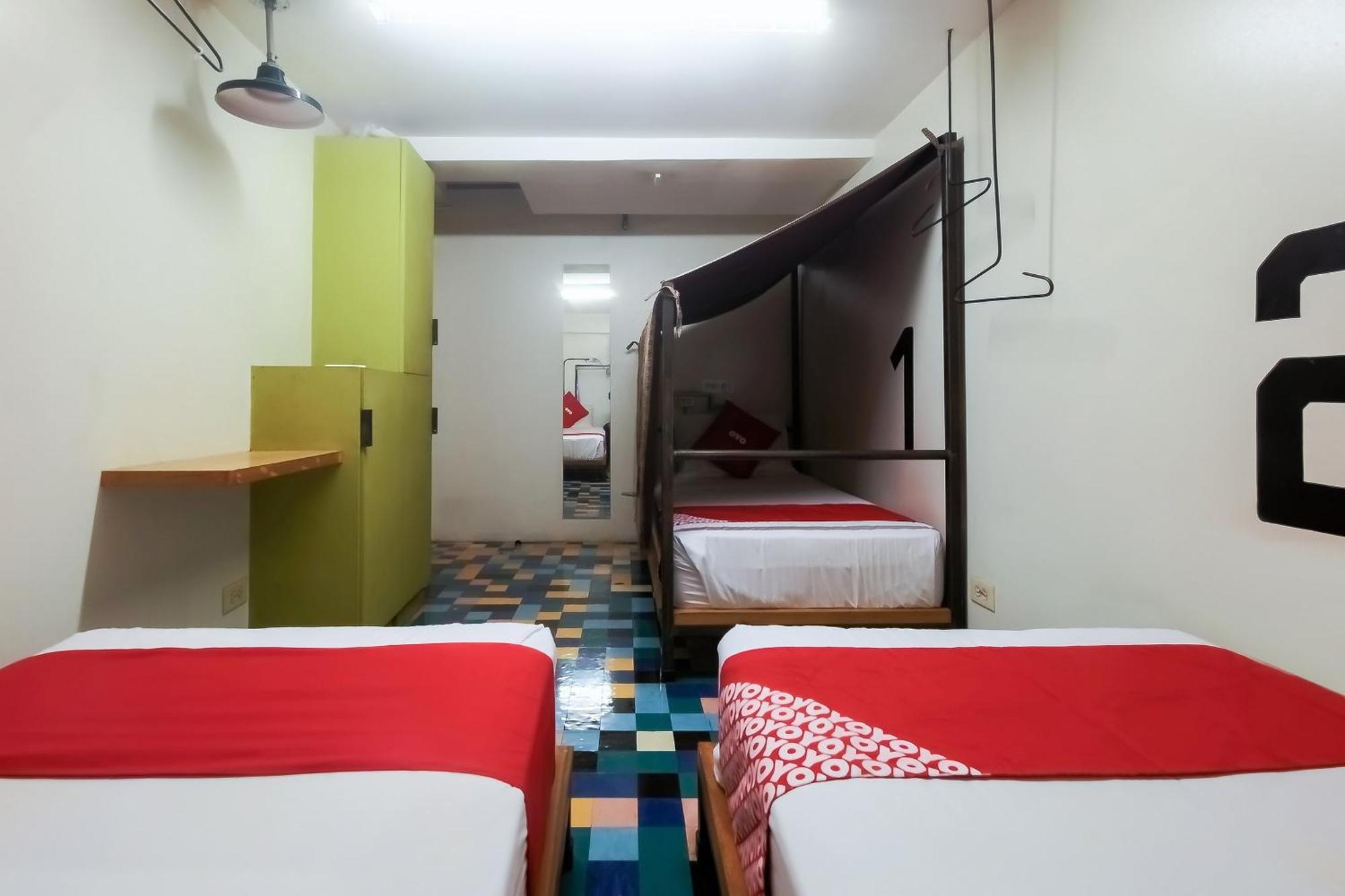 Spot On Junction Hostel Makati City Екстер'єр фото