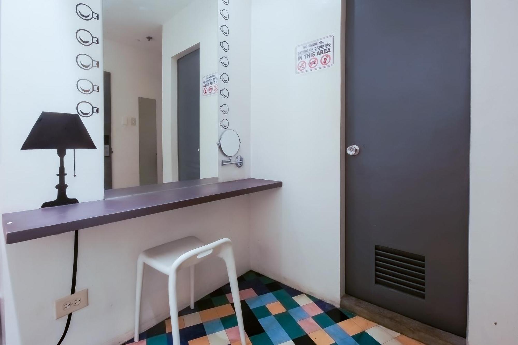 Spot On Junction Hostel Makati City Екстер'єр фото