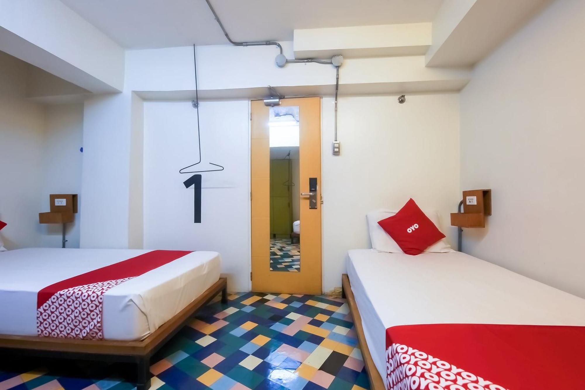 Spot On Junction Hostel Makati City Екстер'єр фото