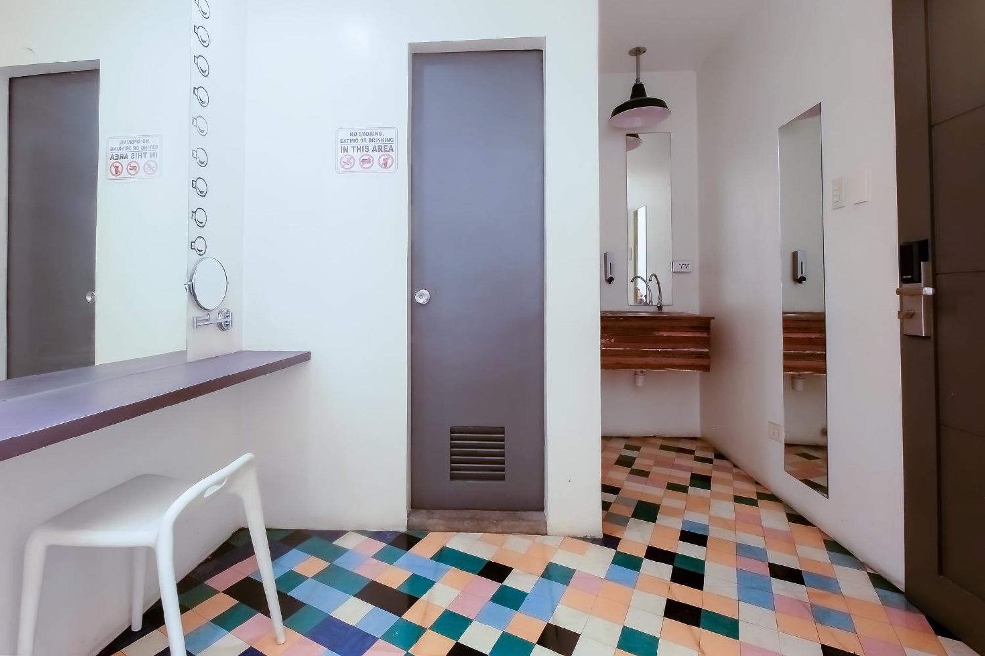 Spot On Junction Hostel Makati City Екстер'єр фото