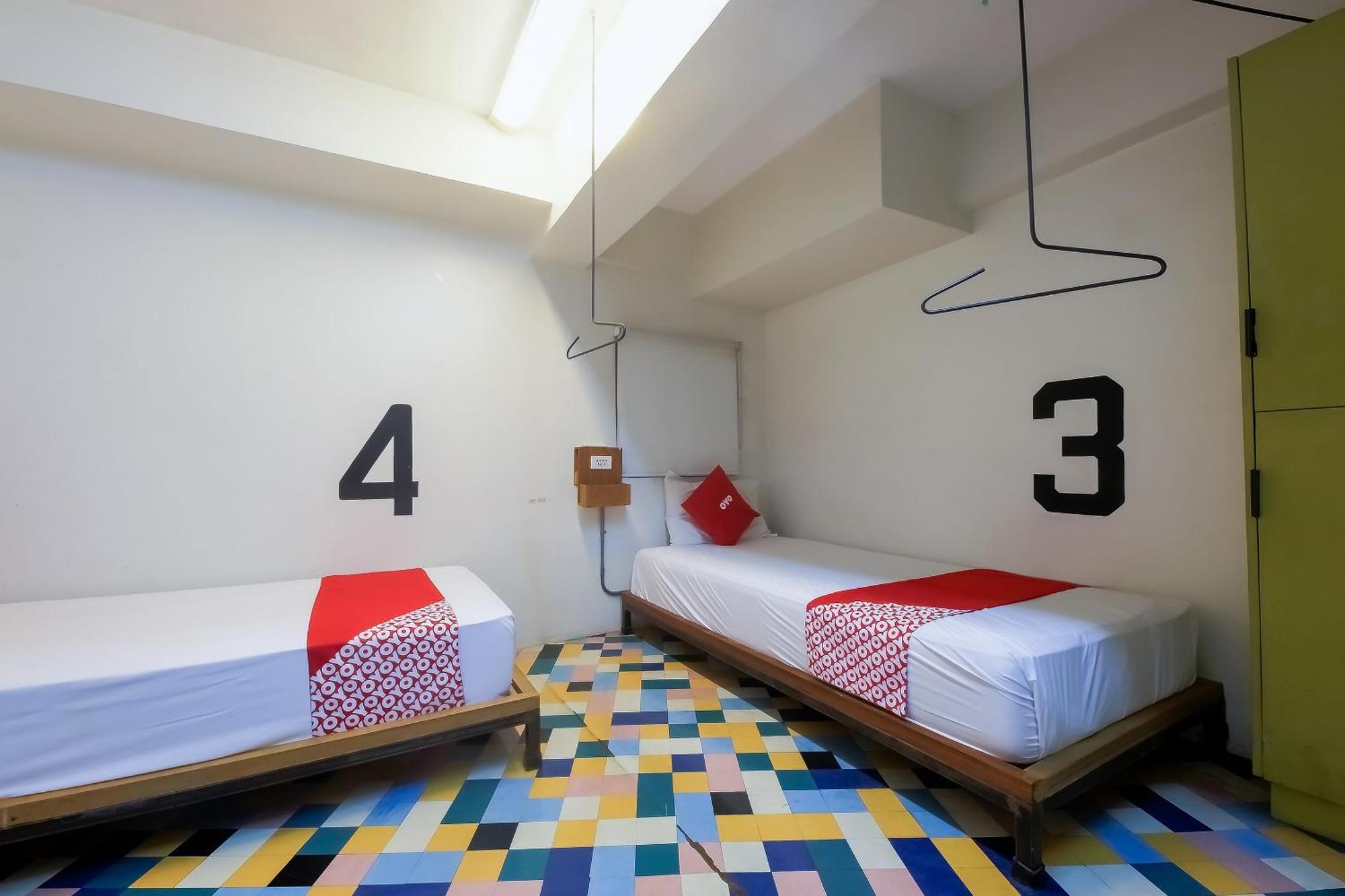 Spot On Junction Hostel Makati City Екстер'єр фото