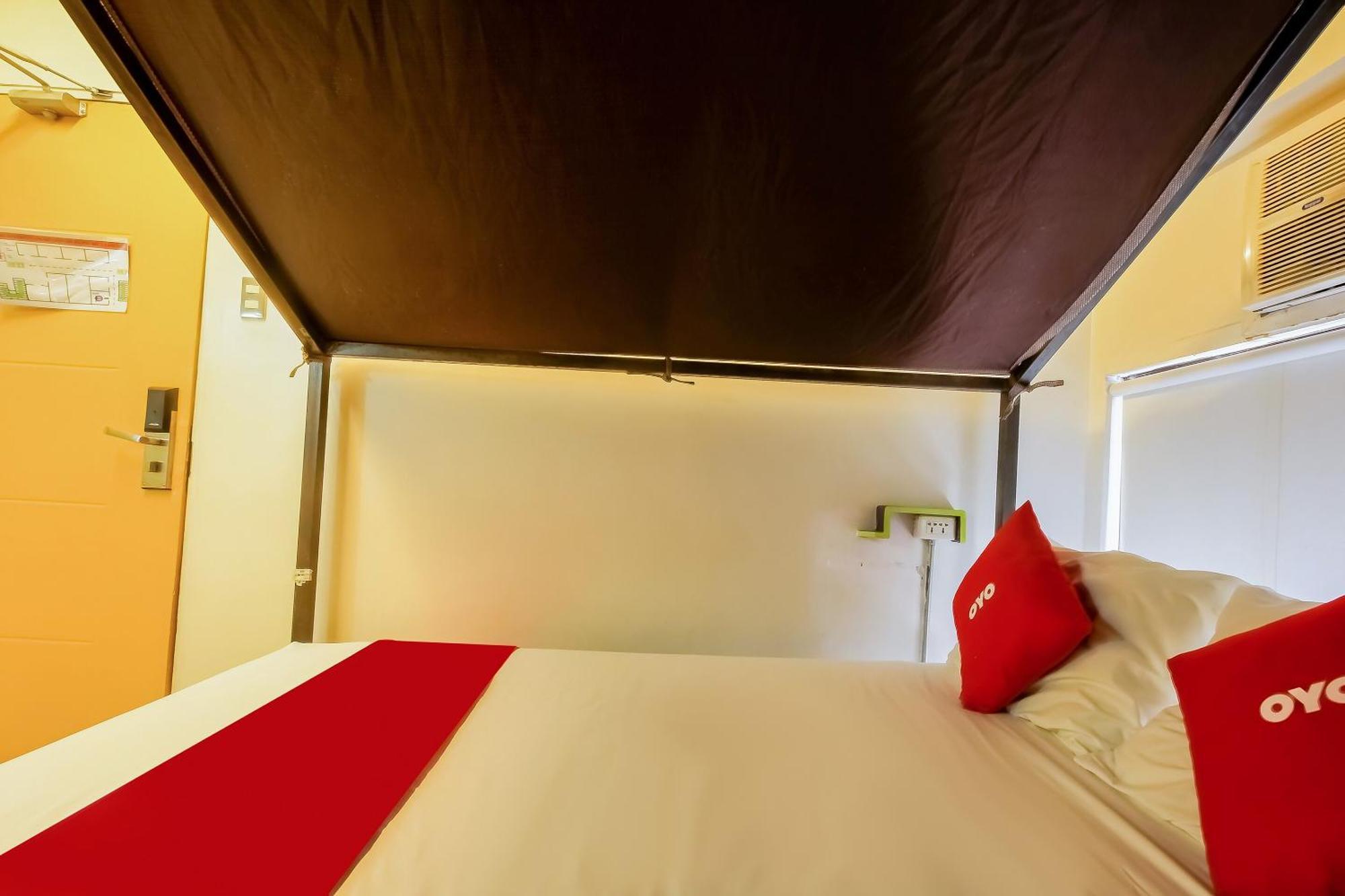 Spot On Junction Hostel Makati City Екстер'єр фото